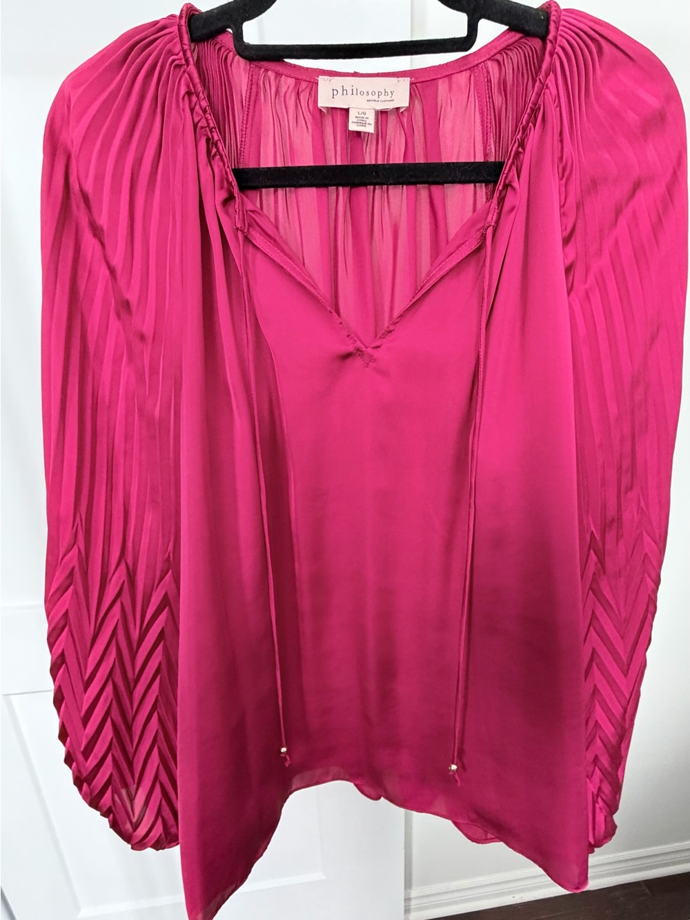 Philosophy Fuchsia Pleated-Sleeve V-Neck Blouse